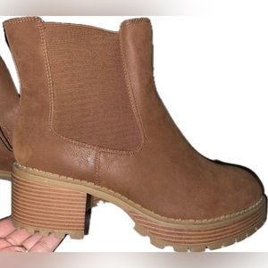 Lug Chelsea Bootie  Cognac never worn.